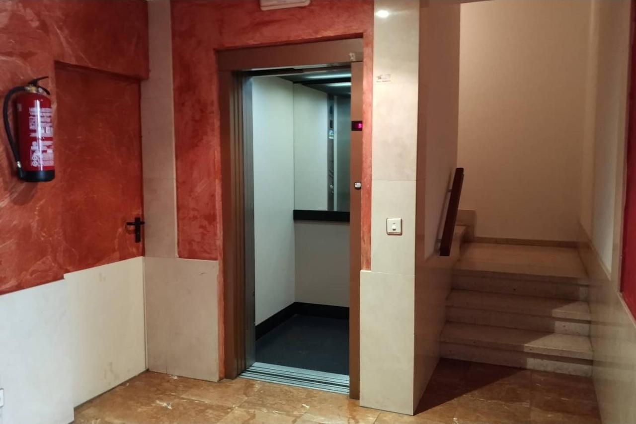 Apartamento Centrico En Monforte De Lemos - No Wifi - Parking Privado Екстериор снимка